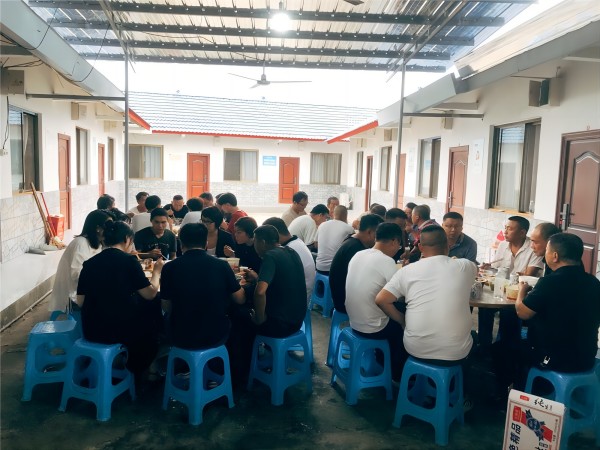 端午佳節(jié)慰問(wèn)眉山工業(yè)園區(qū)污水處理廠項(xiàng)目駐地員工 端午佳節(jié)慰問(wèn)眉山工業(yè)園區(qū)污水處理廠項(xiàng)目駐地員工